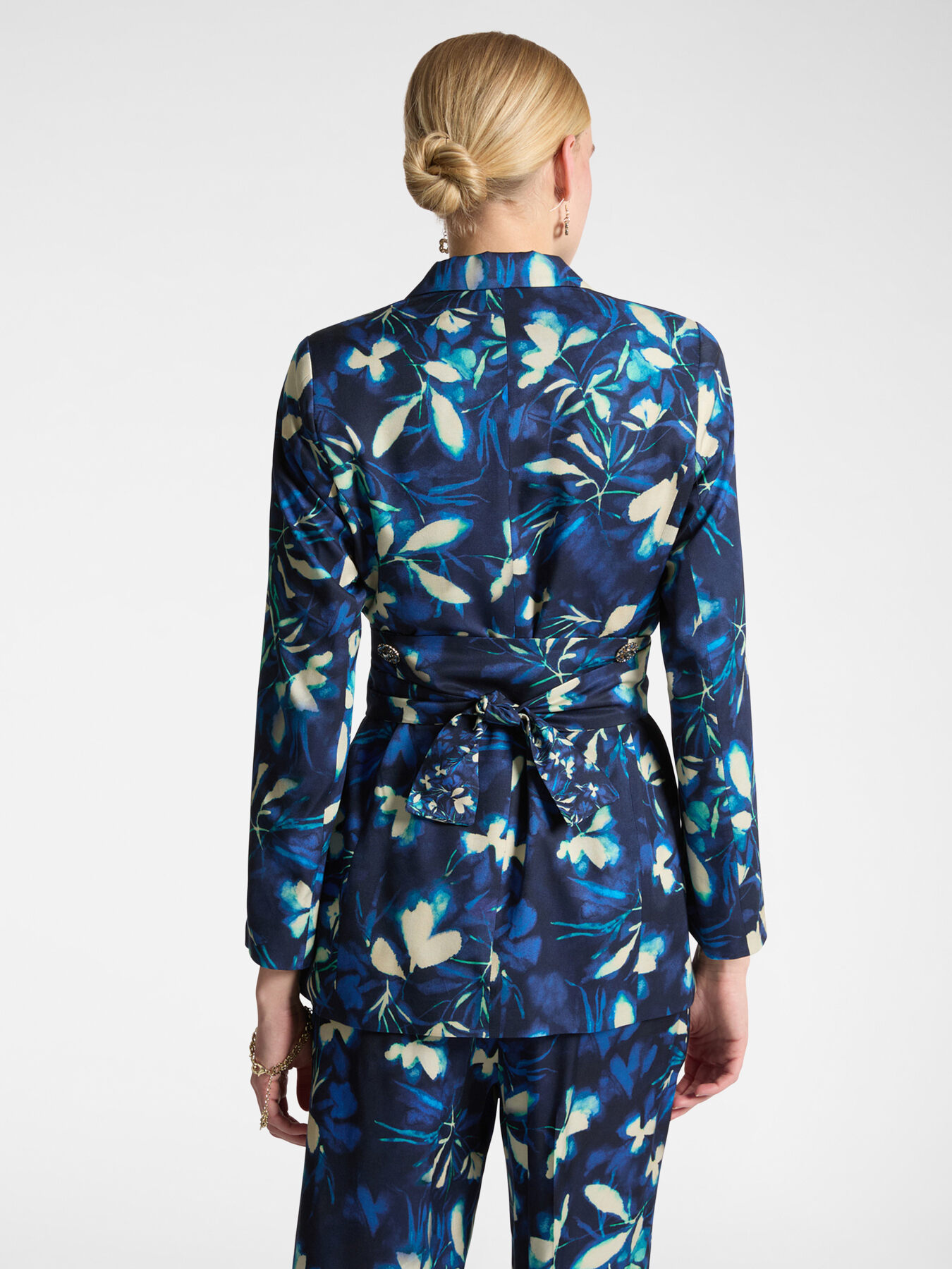 Elegante bedruckte Jacke mit Gürtel image number 1