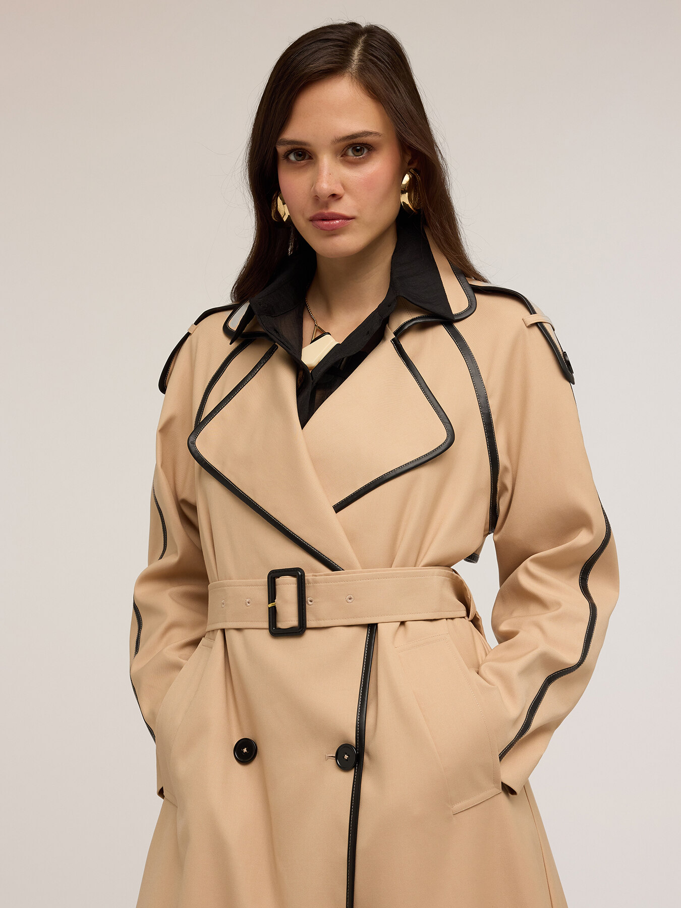 Doppelreihiger Trenchcoat mit Besätzen image number 3