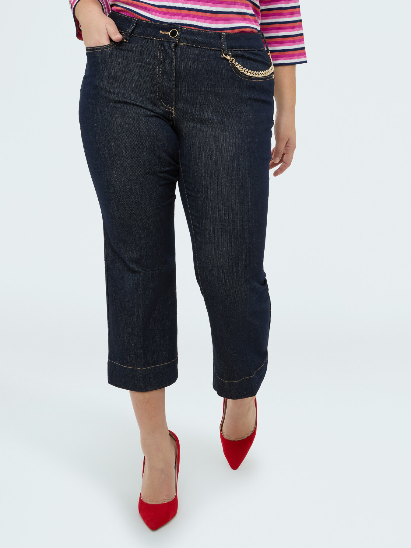 Jeans Kick Flare con catenella decorativa image number 3
