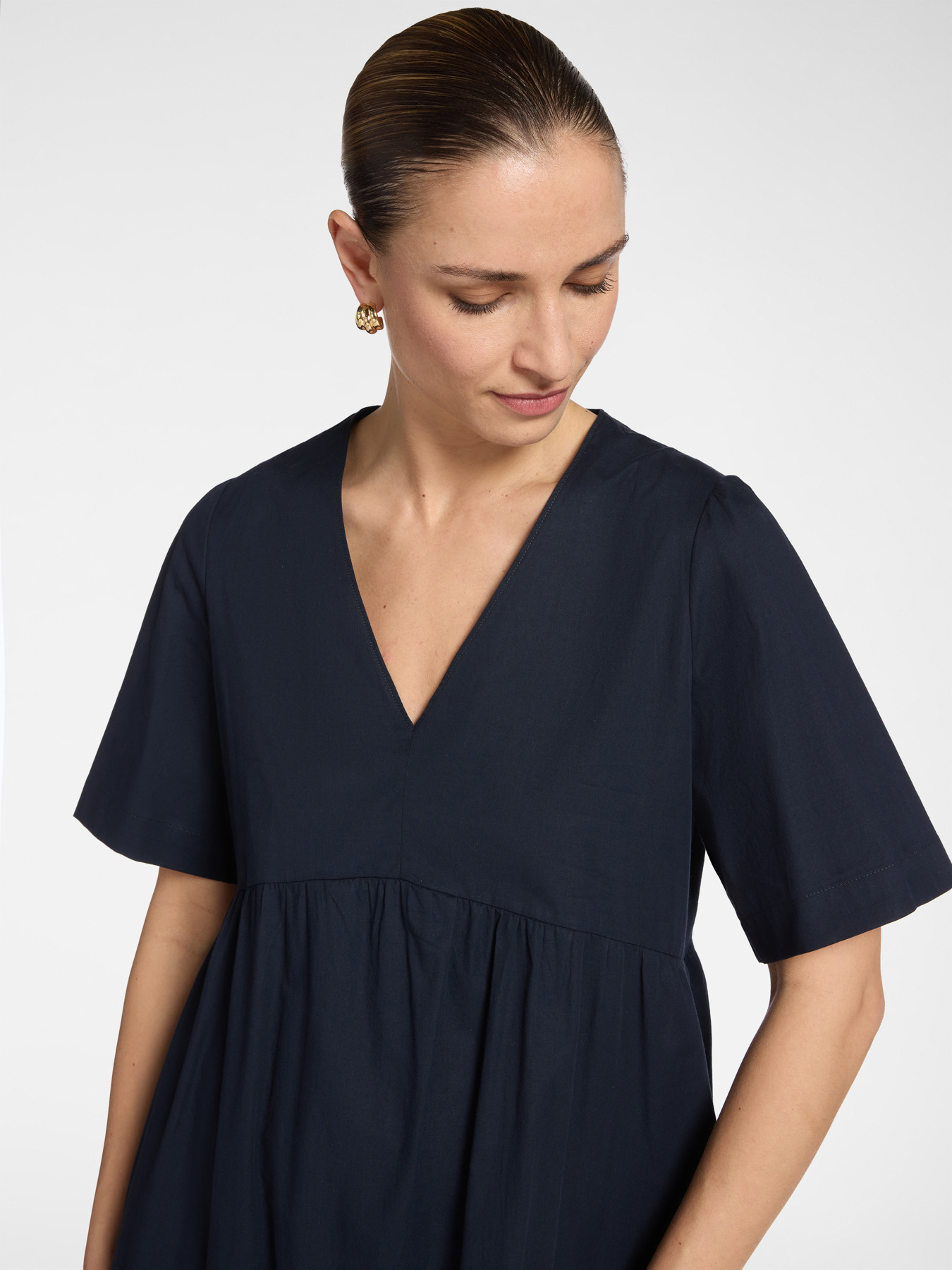 Midi dress with ruffles image number 3