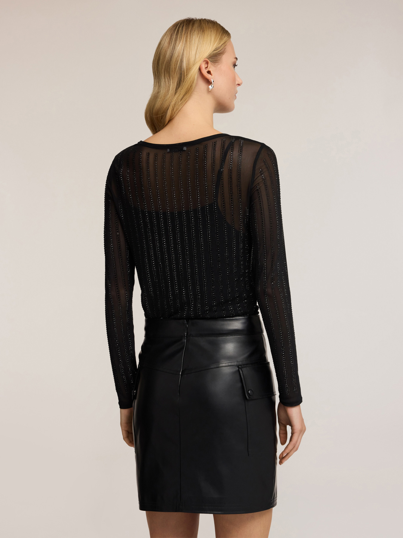 T-shirt in tulle con strass image number 1