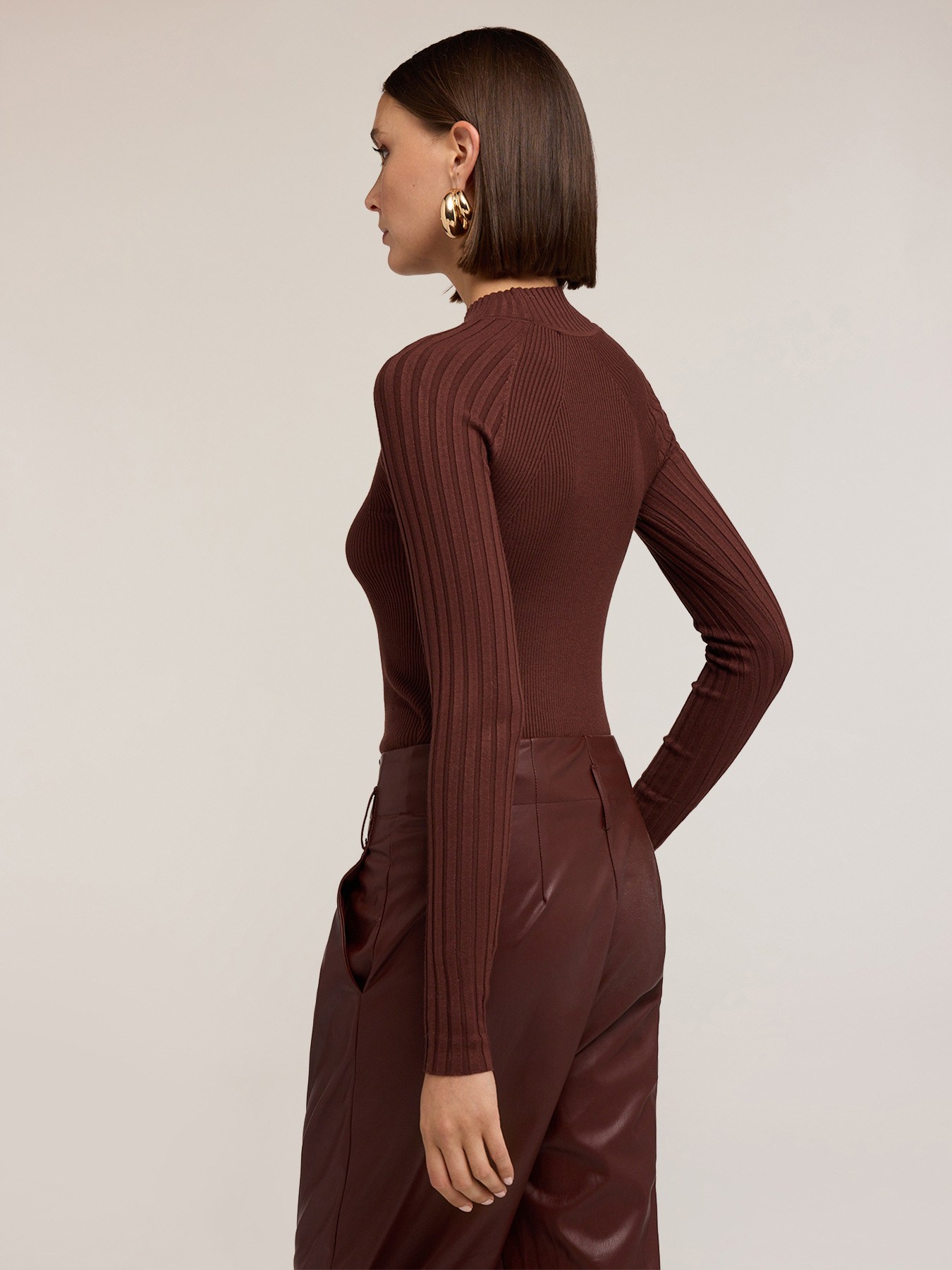 Fitted ribbed turtleneck sweater image number 1