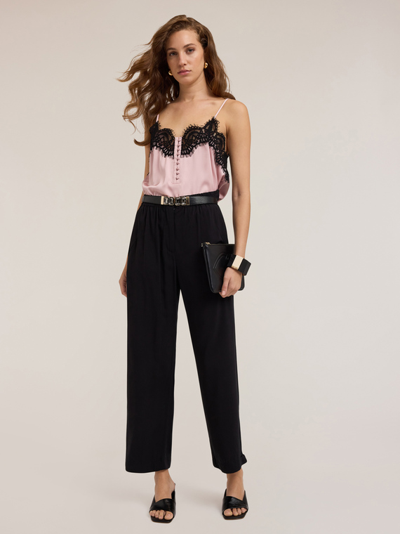 Pantalones fluidos con bajo ajustable