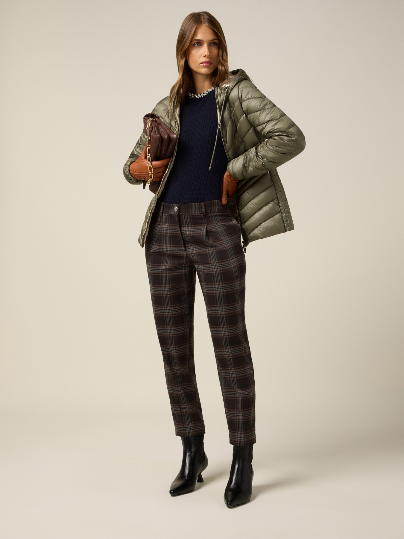 Lightweight hooded down jacket image number 3