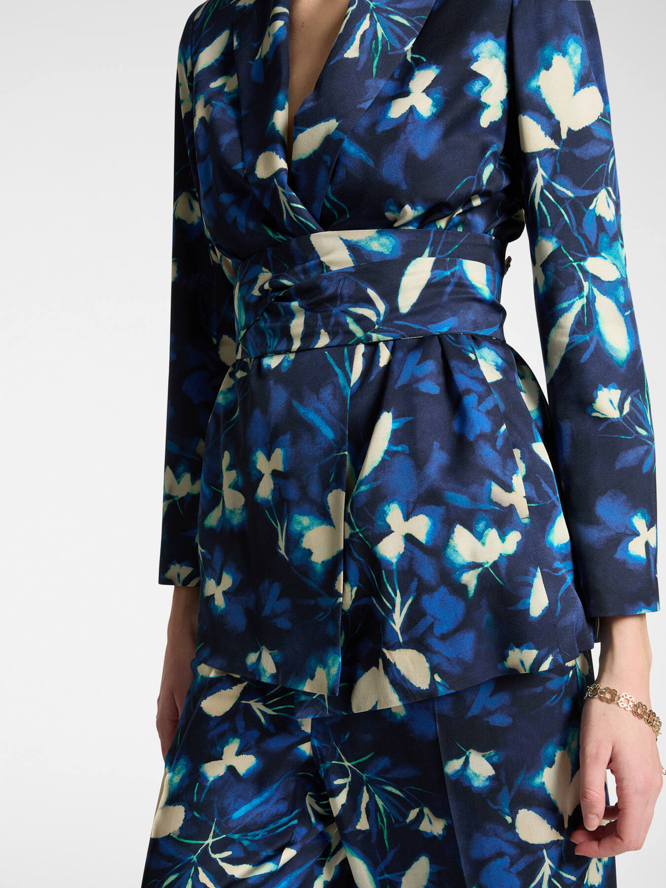 Elegante bedruckte Jacke mit Gürtel image number 3