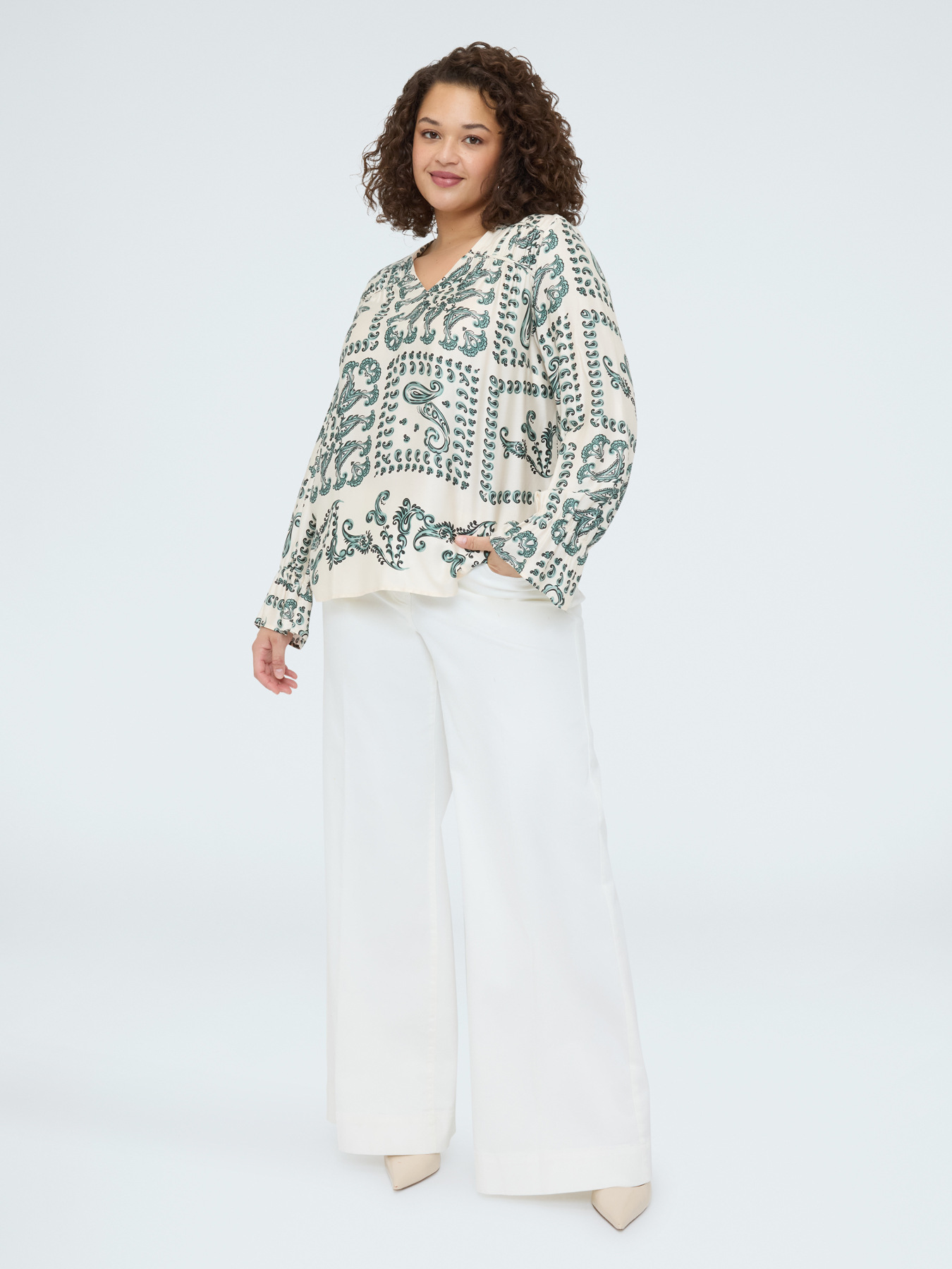 Blusa in raso con stampa paisley image number 2