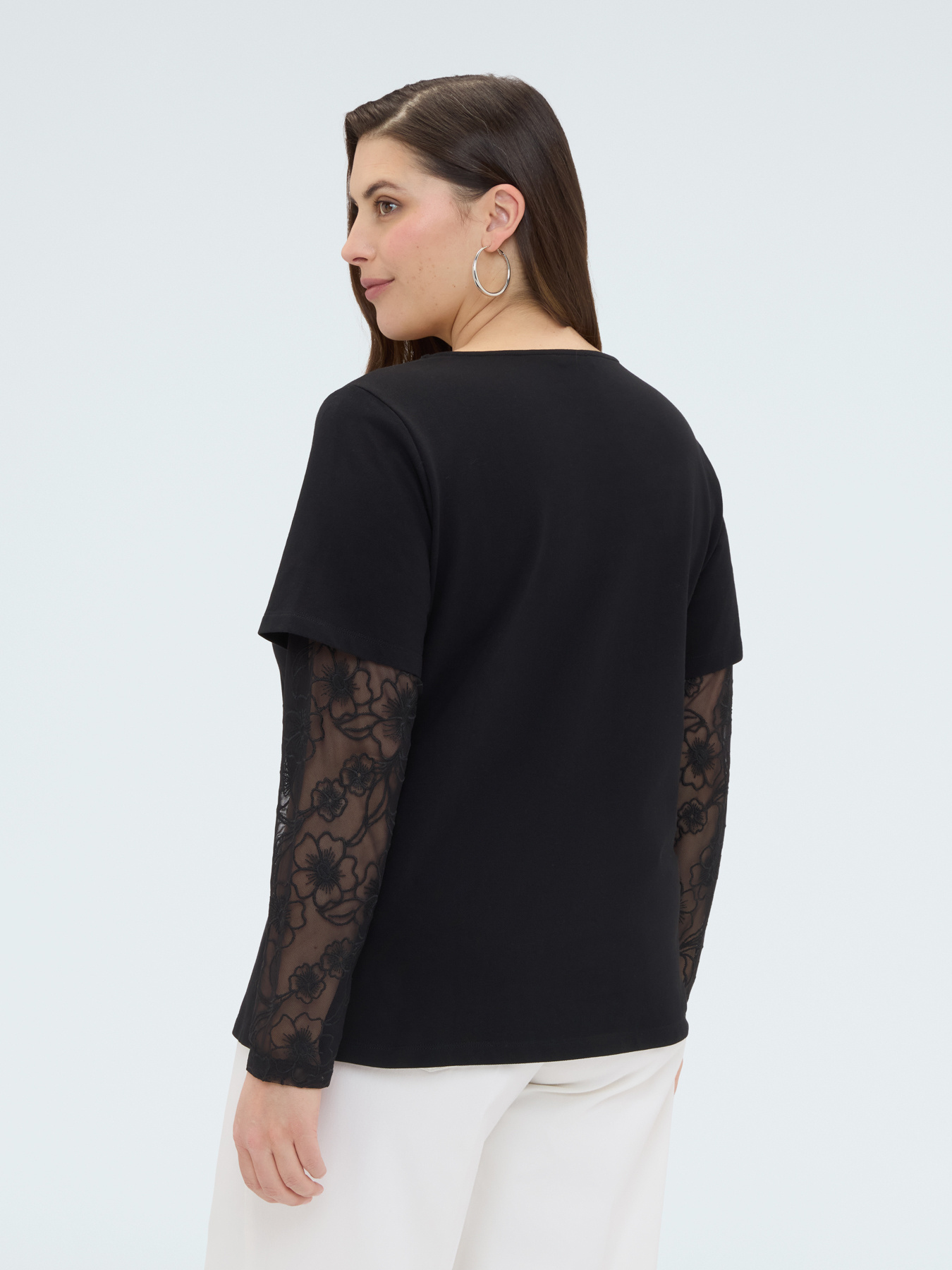 T-shirt with lace sleeves and neckline image number 1