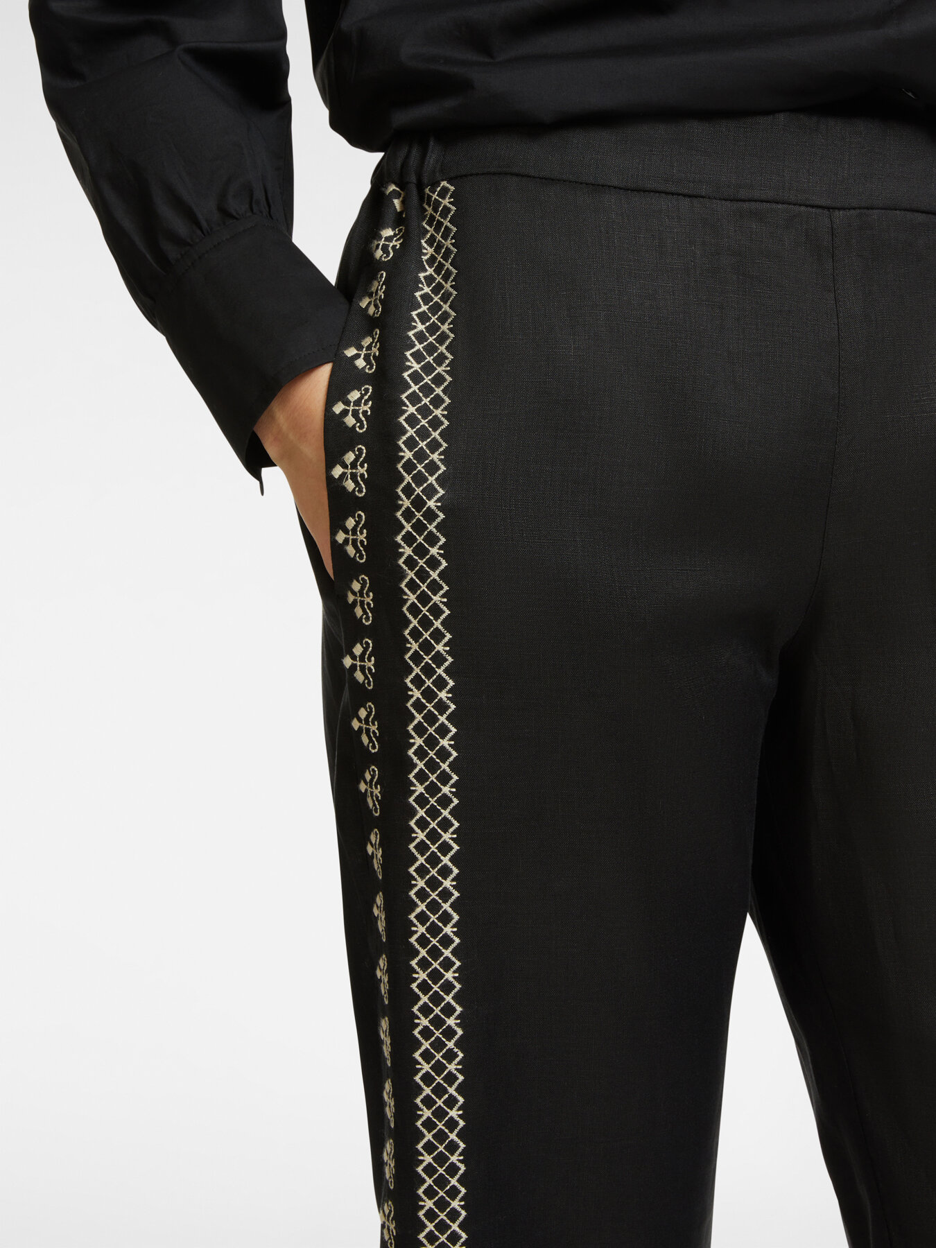 Embroidered cropped trousers image number 3