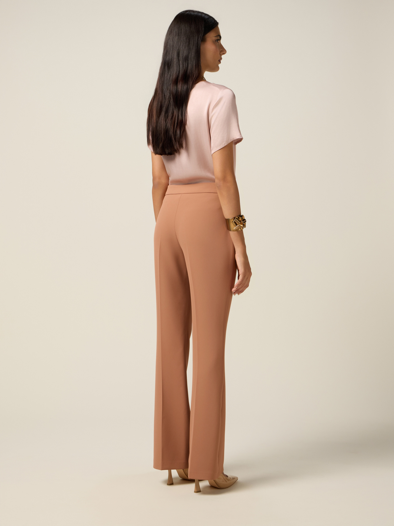 Pantaloni flare con catena decorativa image number 1