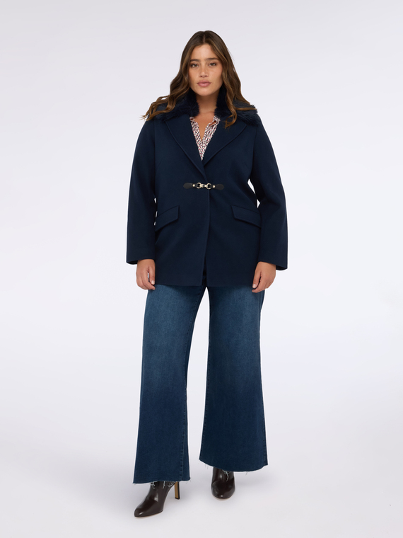 Cappotto con collo removibile in peluches