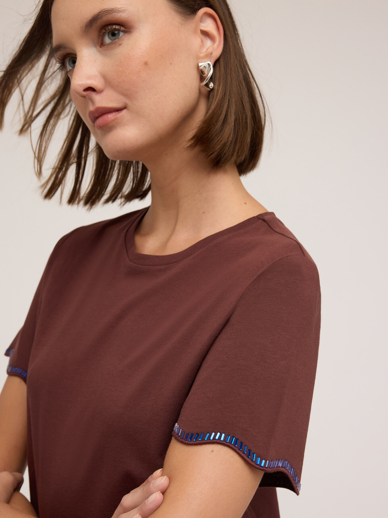 T-shirt with wavy and embroidered hems image number 2