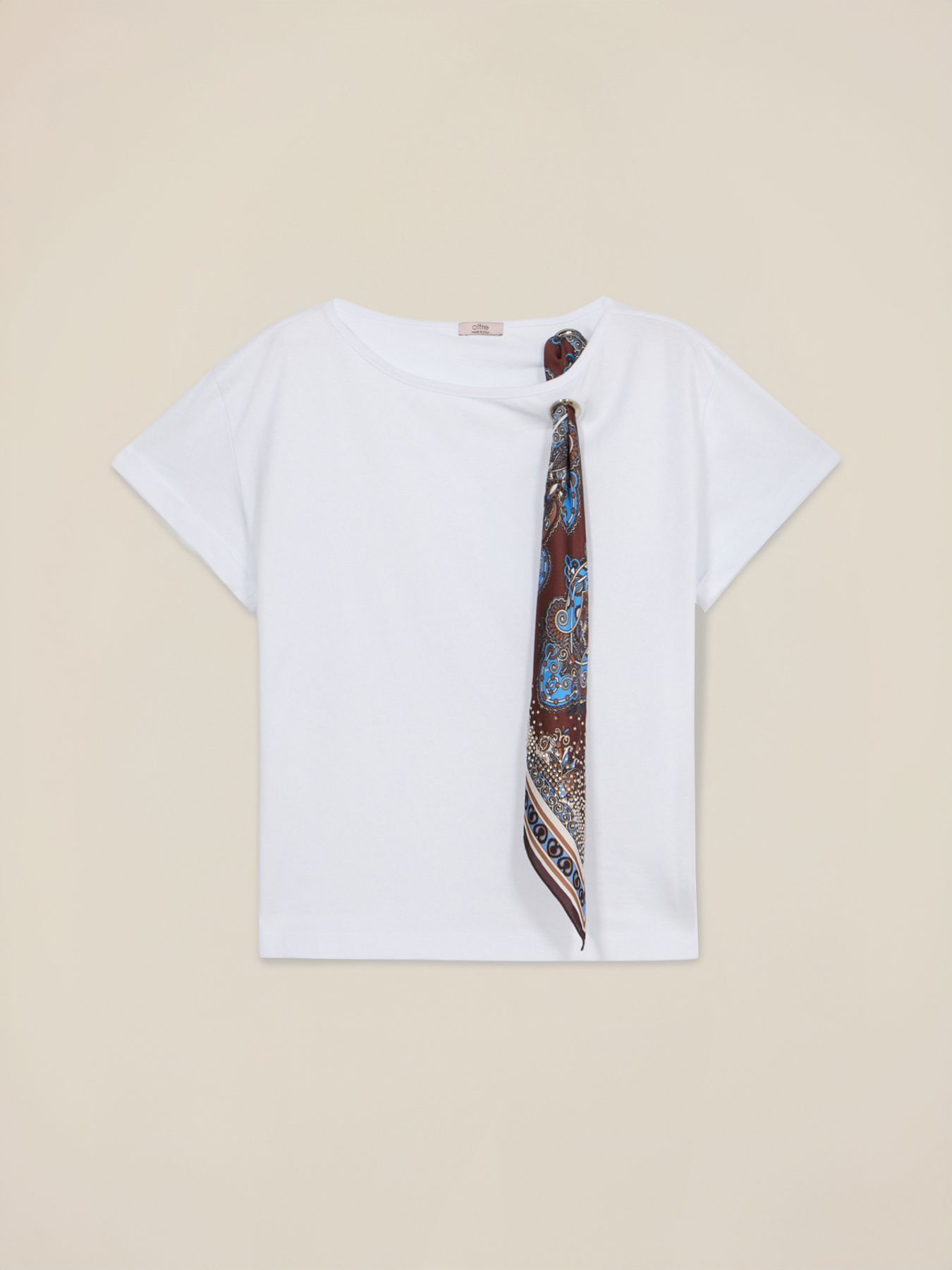 T-shirt con foulard decorativo image number 3