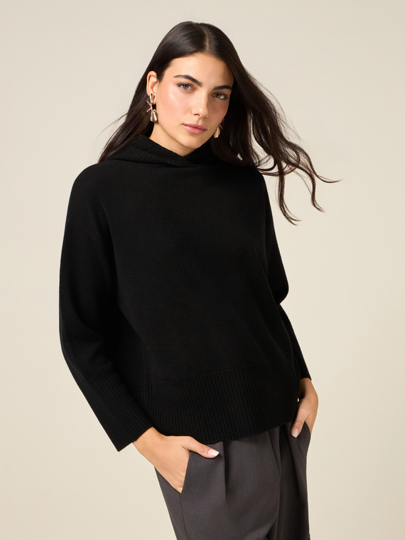 Hooded sweater in pure wool