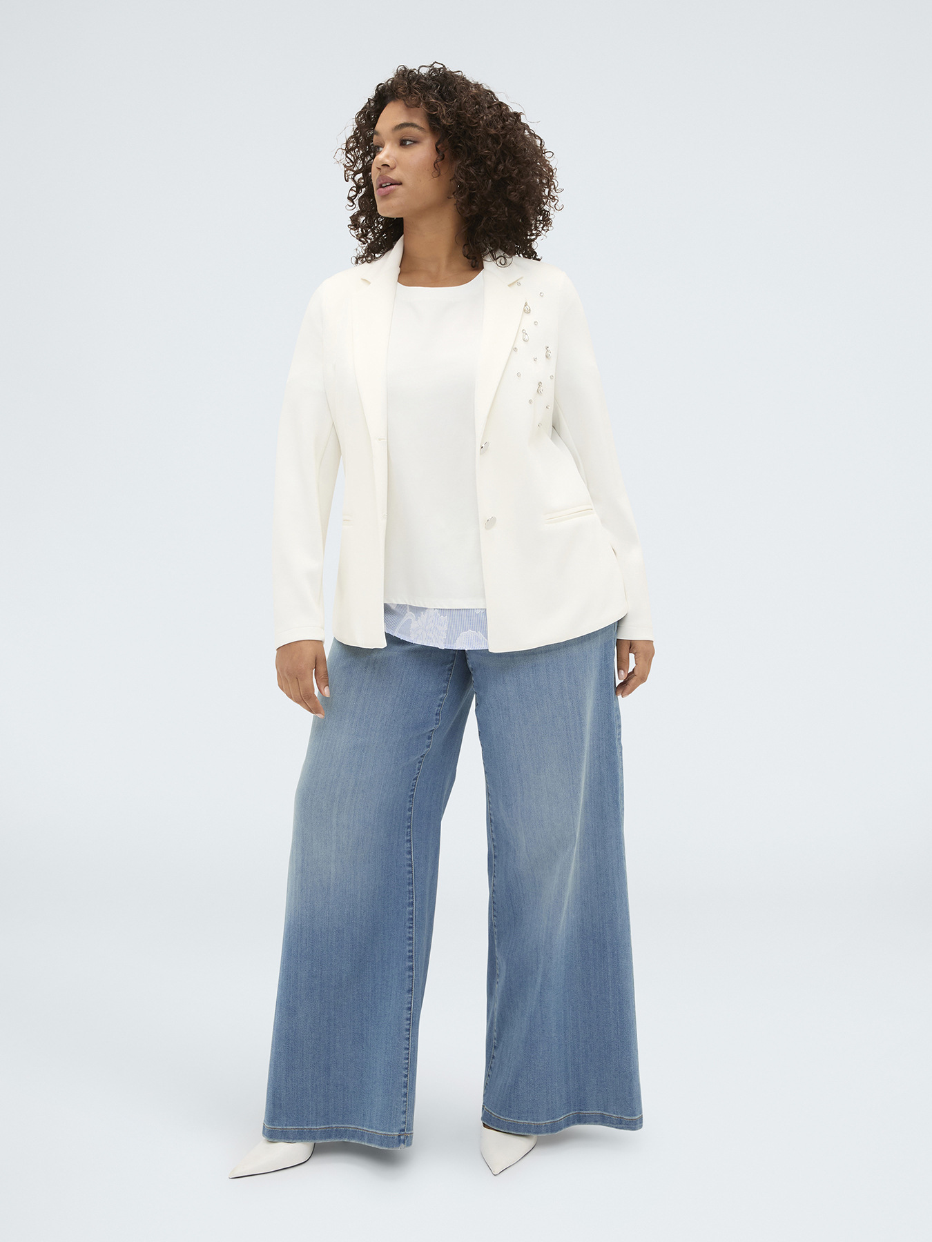 Scuba blazer with crystal embellishments image number 2