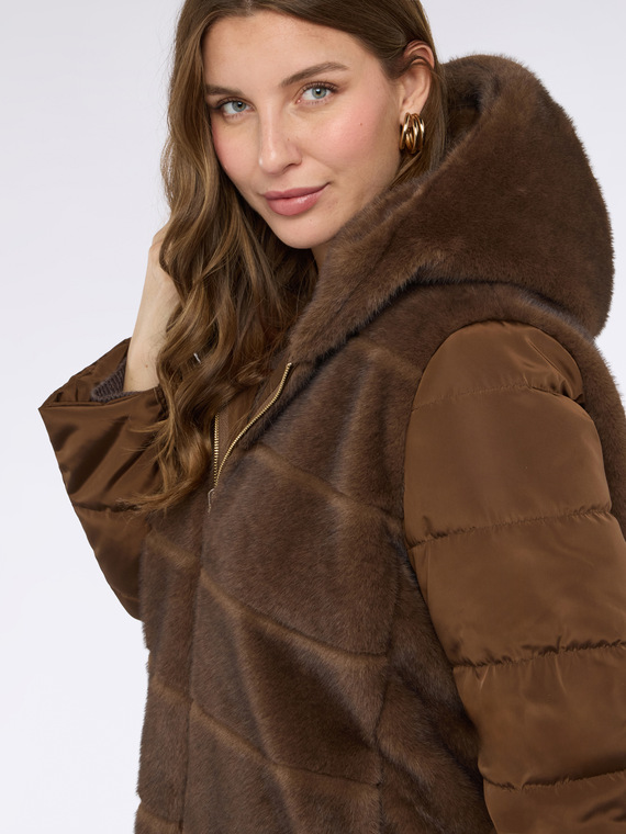 Zweimaterial-Jacke mit Kapuze