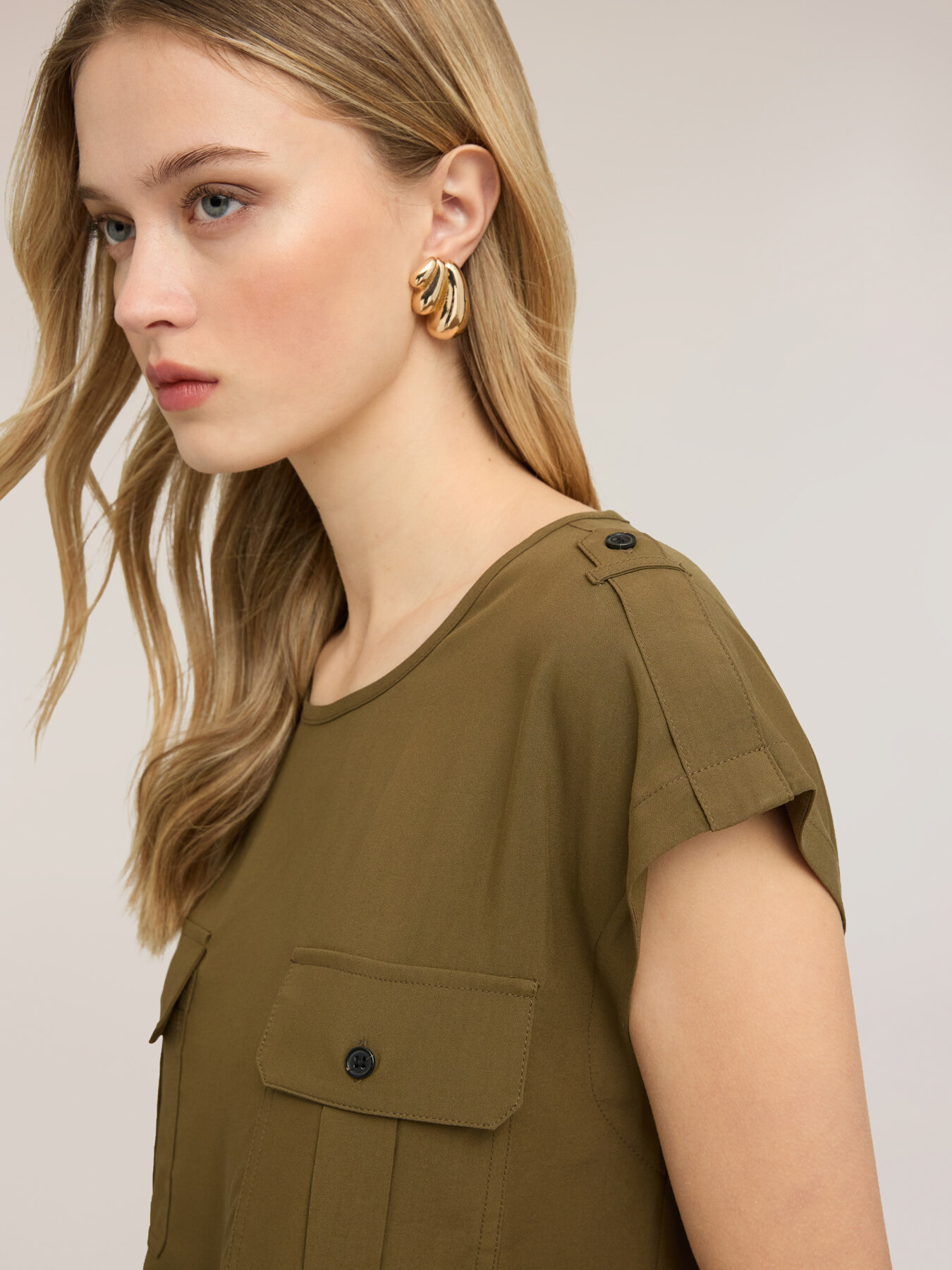 Blusa in viscosa con tasche image number 2