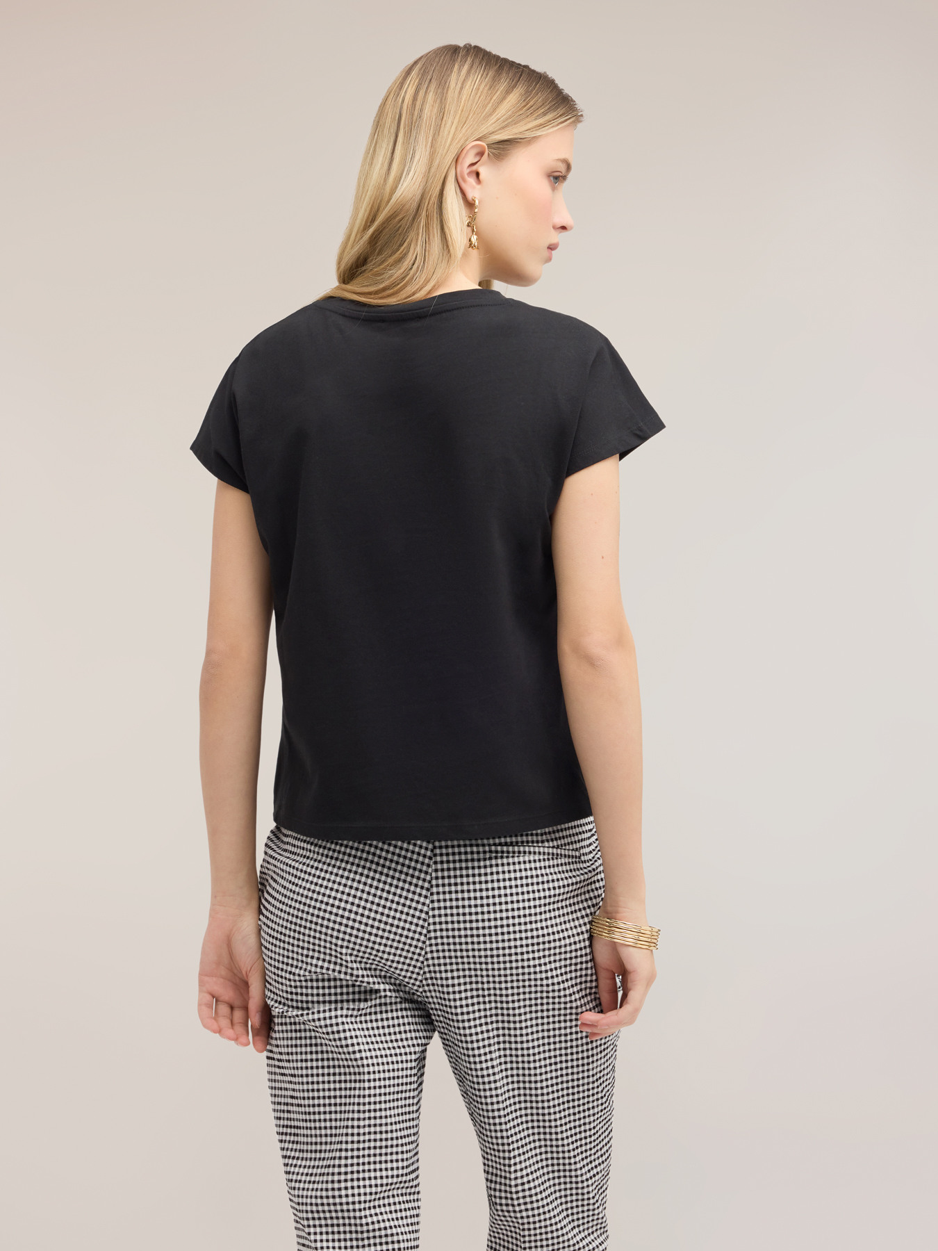 T-shirt in jersey con ricami sangallo image number 1