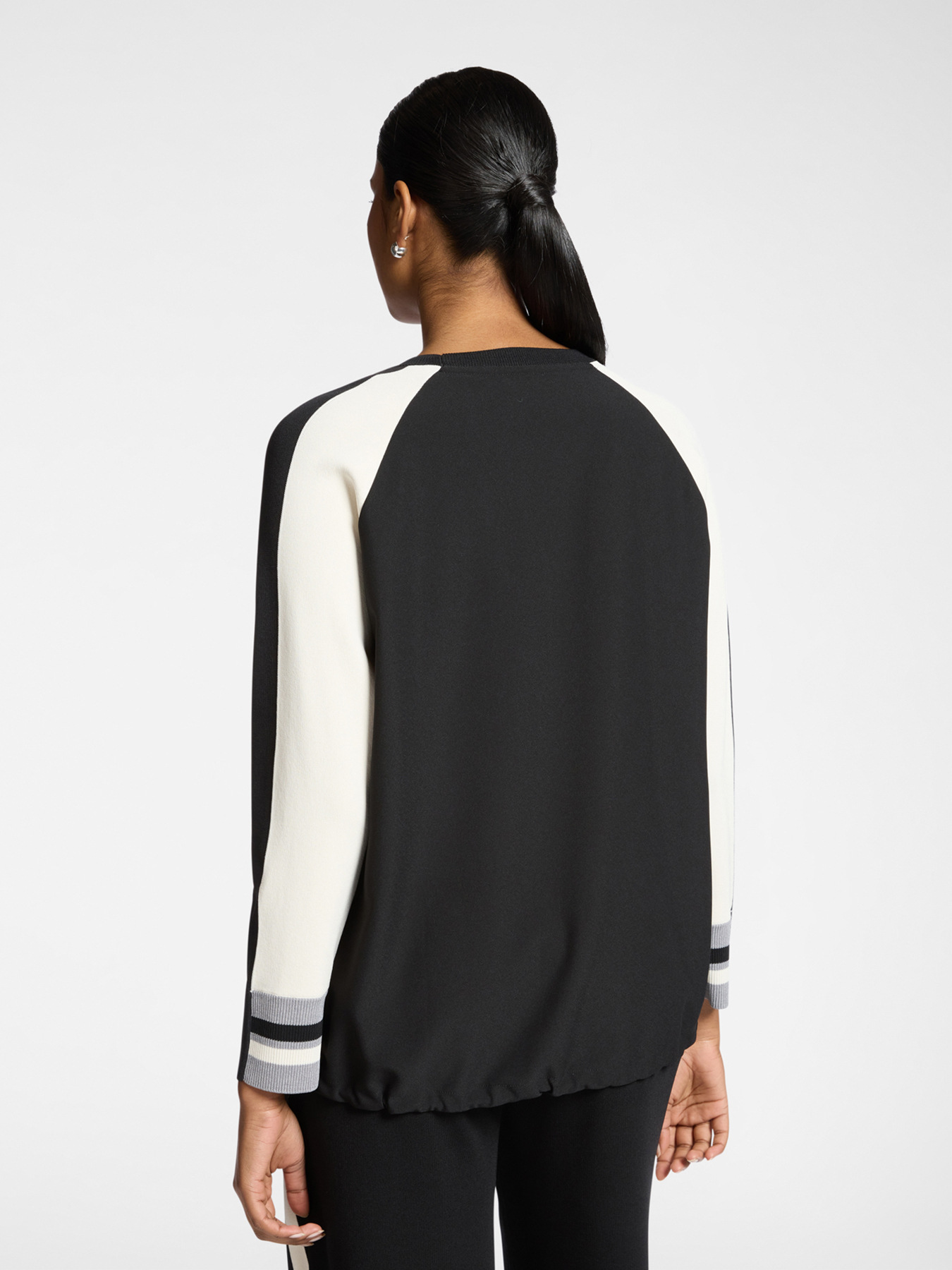 Pullover aus Viskosemischung mit gestreiften R&auml;ndern image number 1