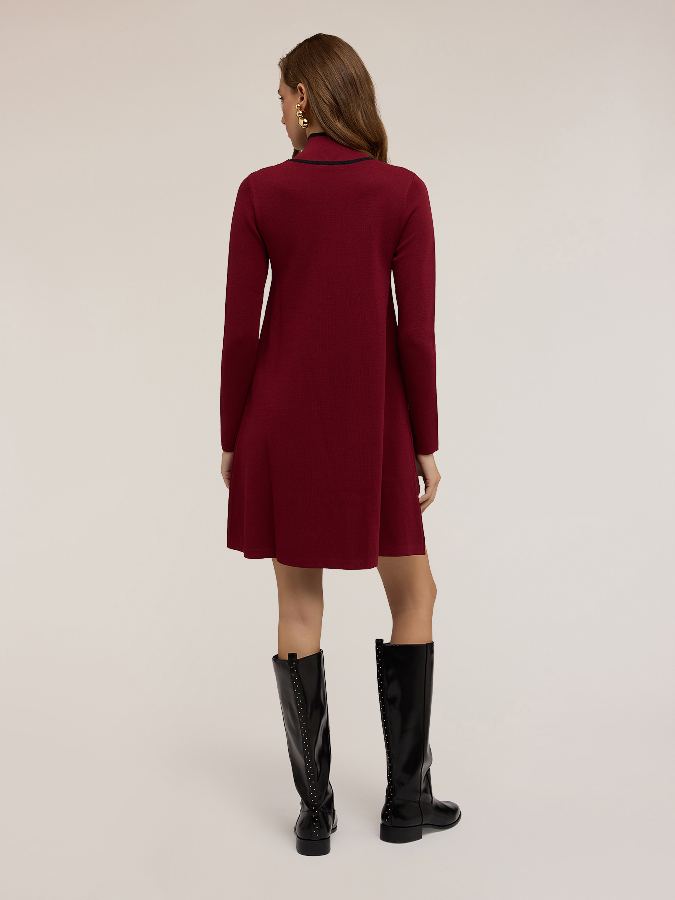 Short knit dress with contrasting color trim image number 1