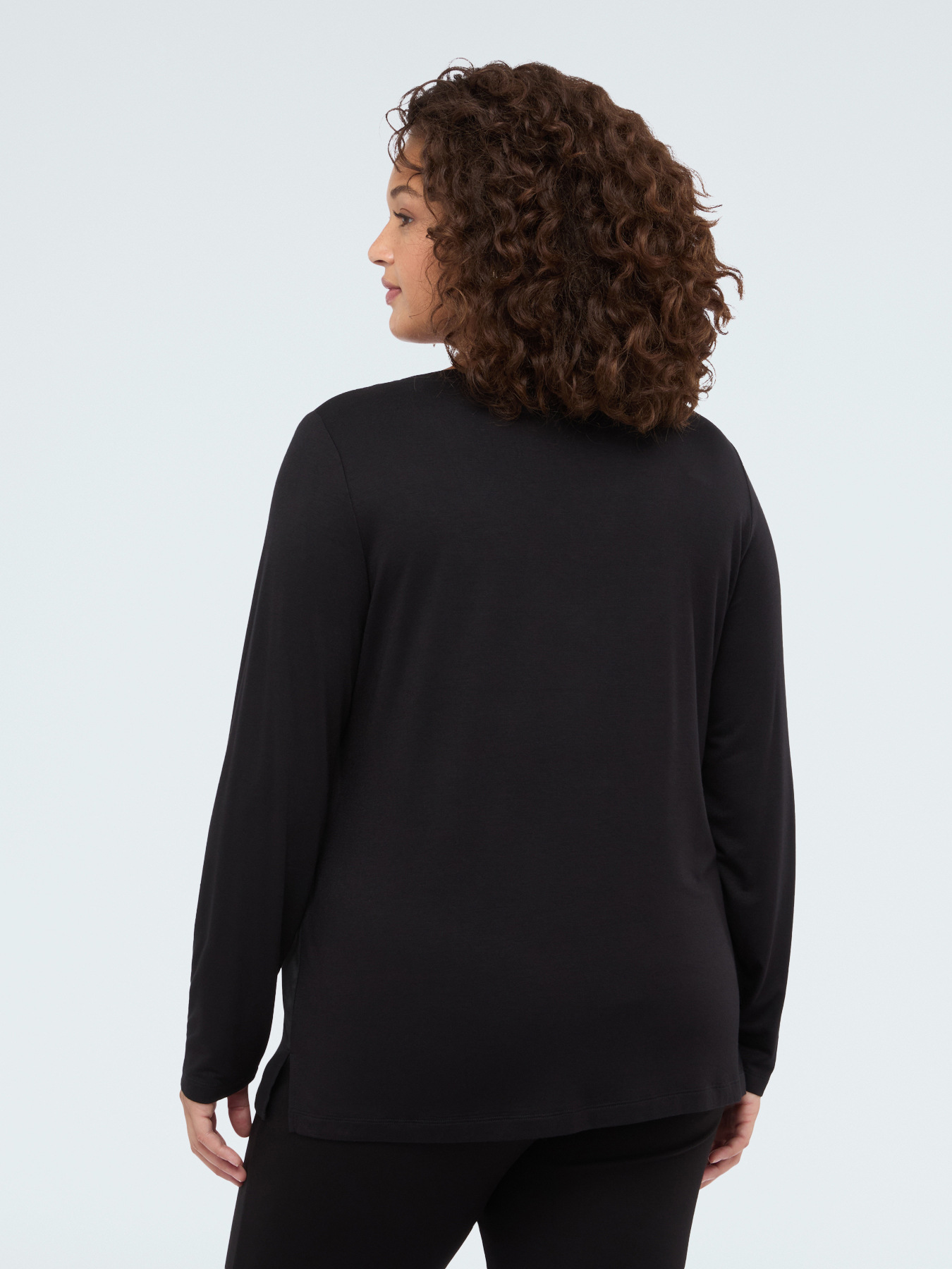 T-shirt bimati&egrave;re avec col en V et manches longues image number 1