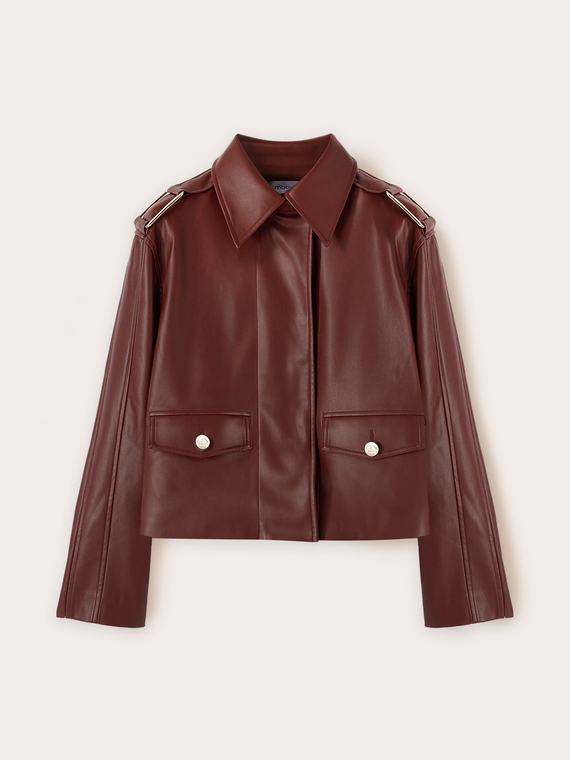 Veste avec des boucles sur les épaules