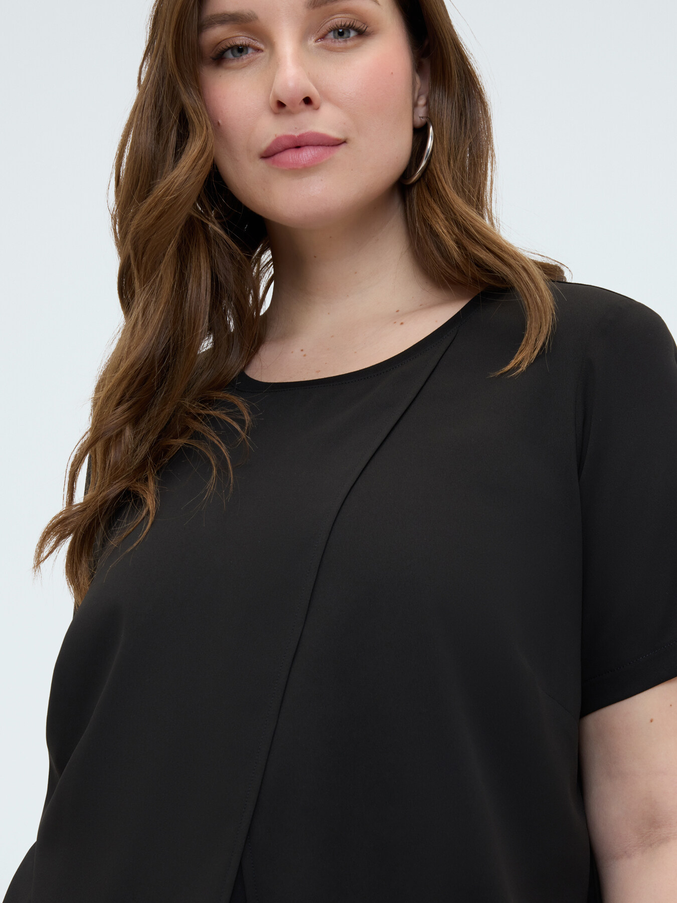 T-shirt bimaterica con dettaglio portafoglio image number 2