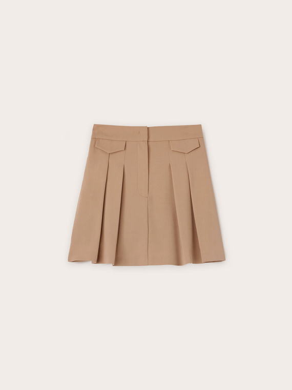 Pleated skirt with pocket pattern