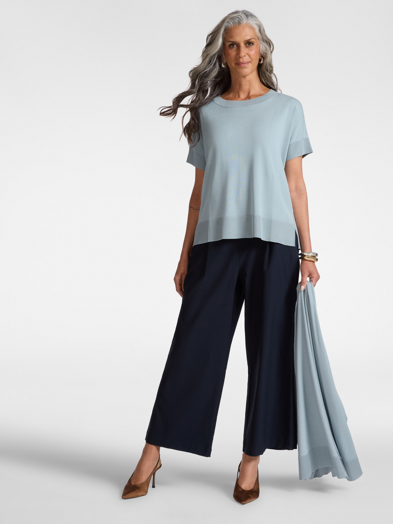 Short-sleeved viscose blend top image number 3