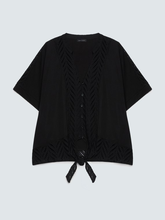 Bluse aus Lochstickerei mit Knotendetail
