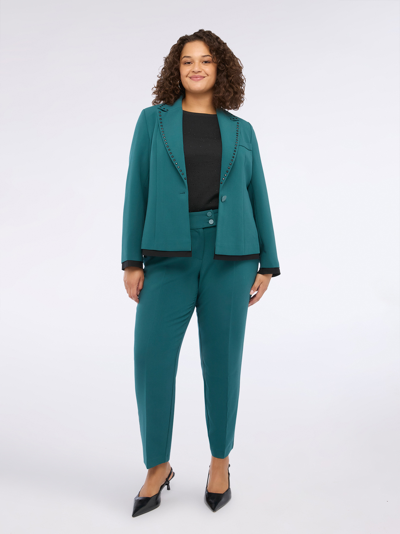 Blazer con borchie sui revers image number 0