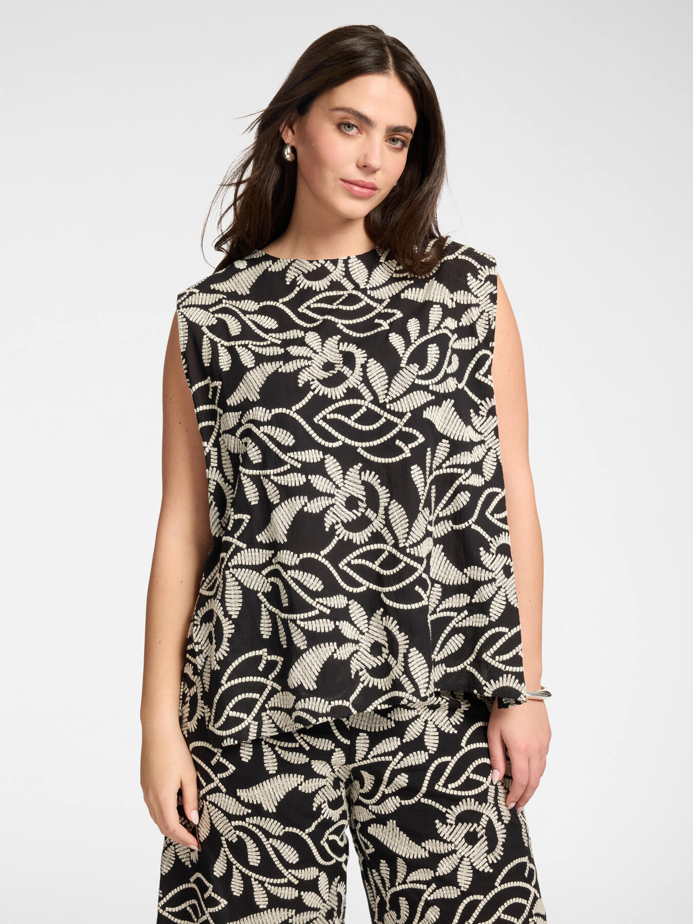 Top brod&eacute; image number 0