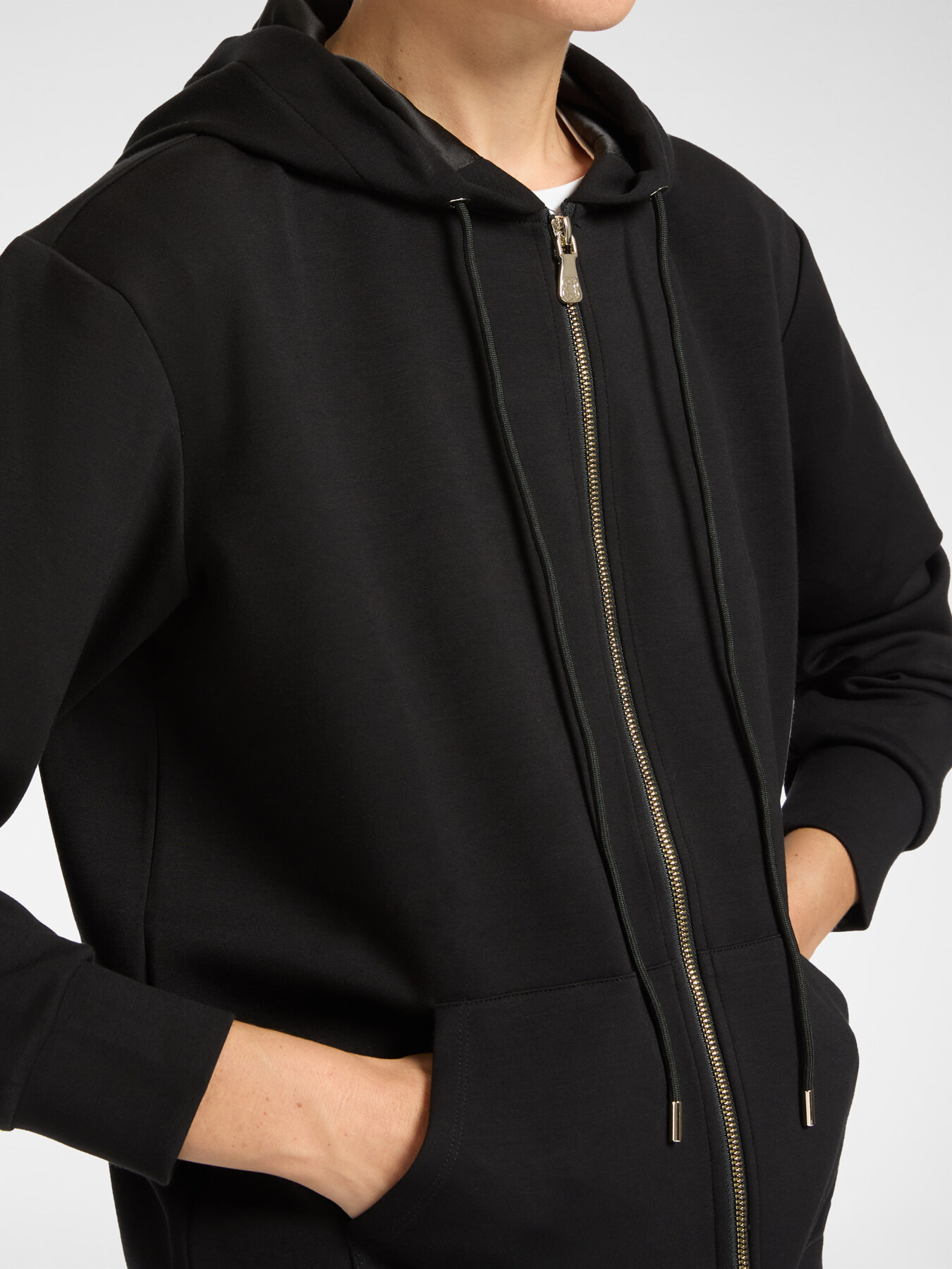 Hoodie image number 3