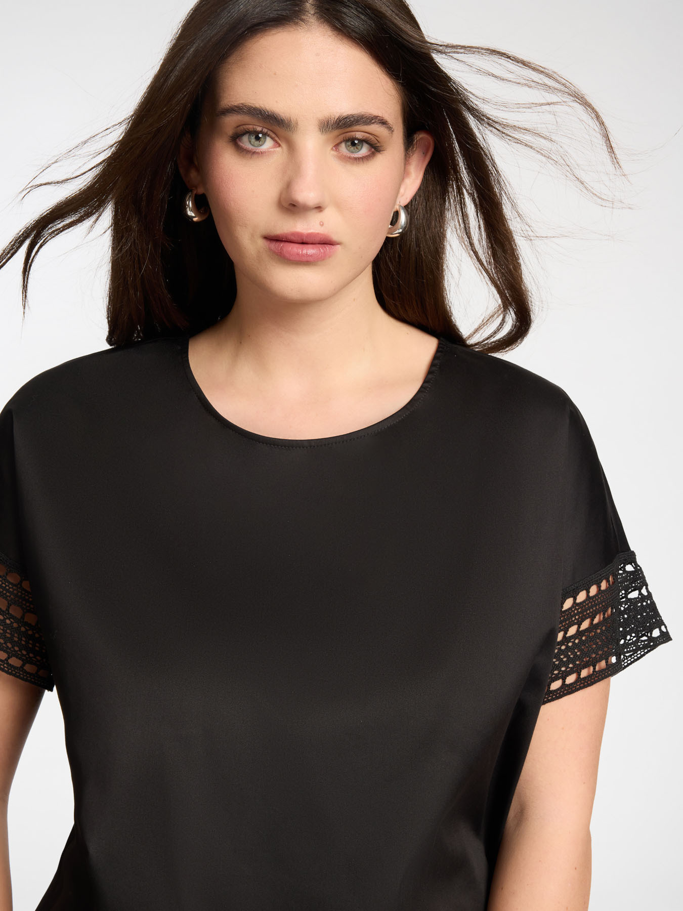 Blouse with lace trim image number 3