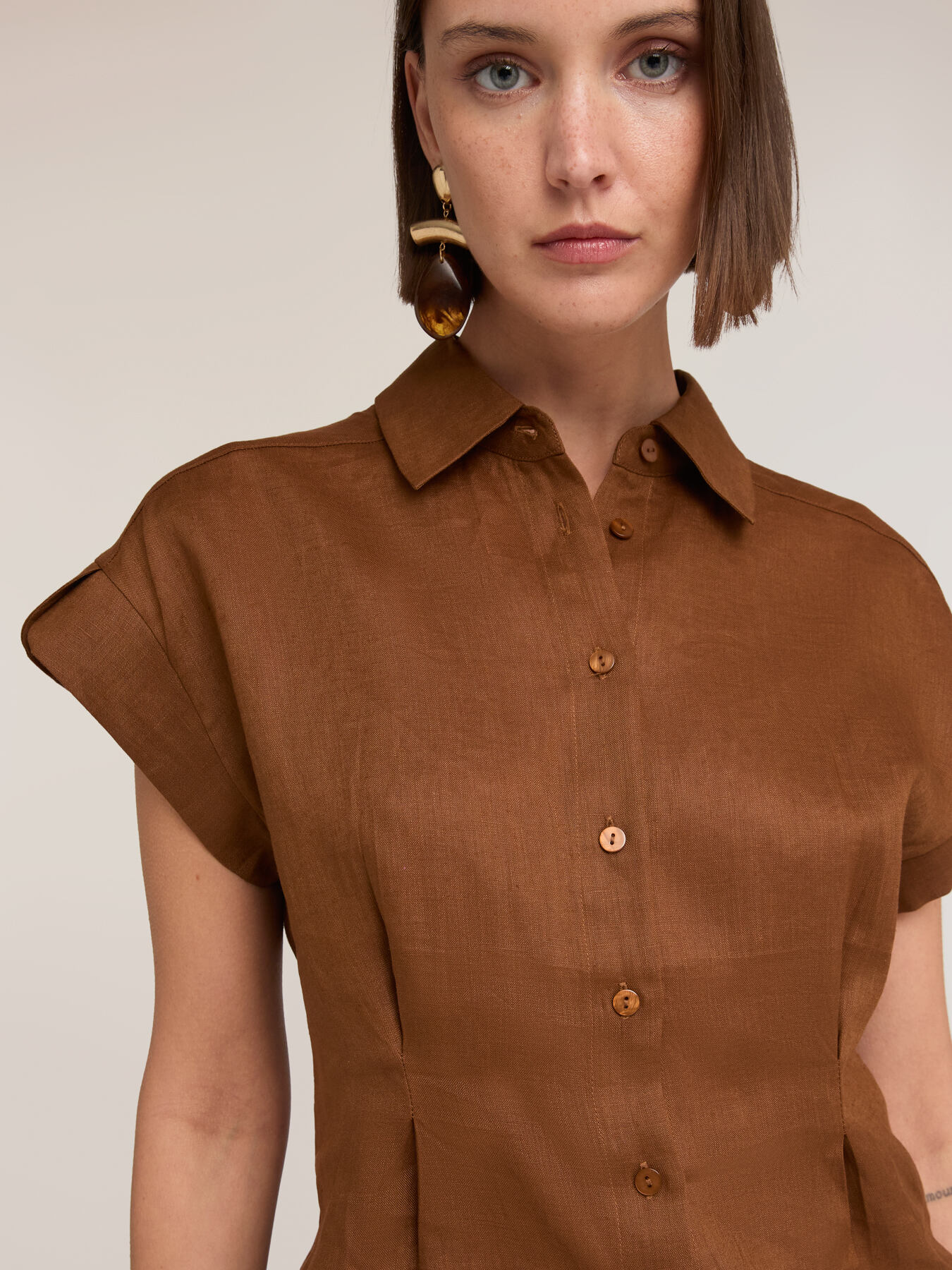 Camicia in lino con pieghe image number 3