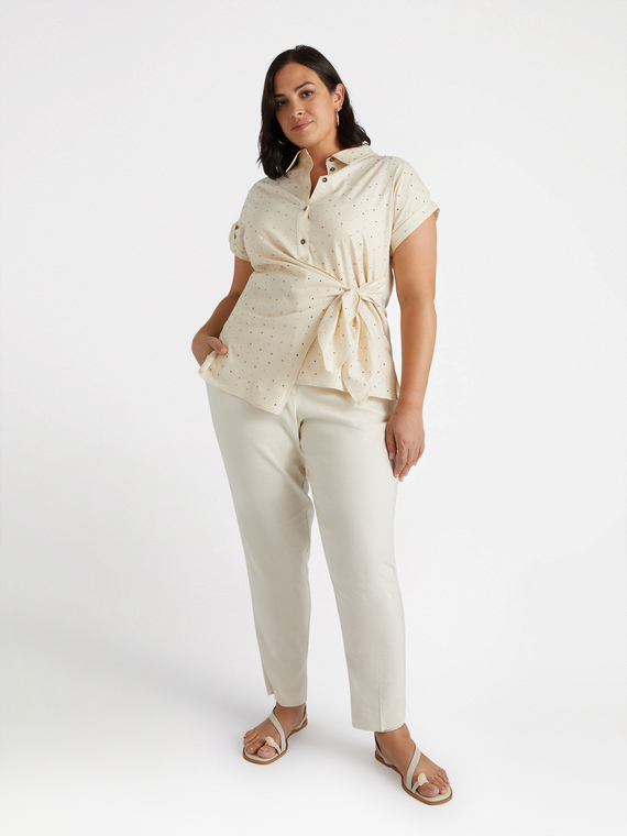 Camicia con borchie e nodo laterale