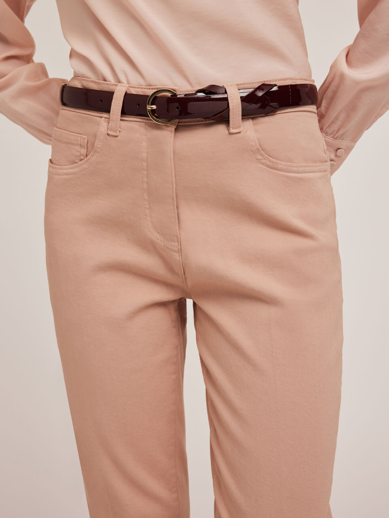Ceinture en cuir verni avec passants croisés image number 0