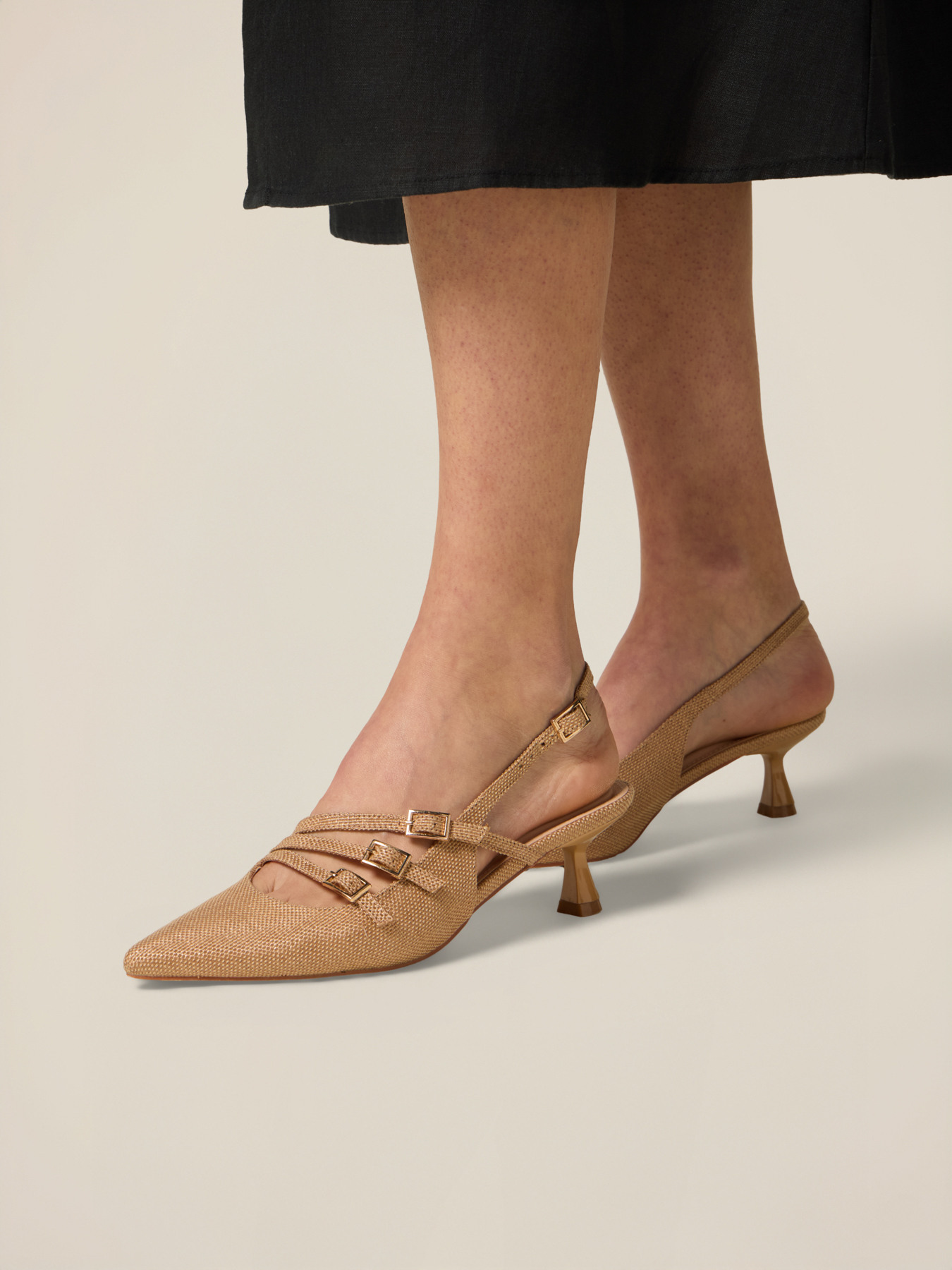 Slingback pumps with woven texture image number 0