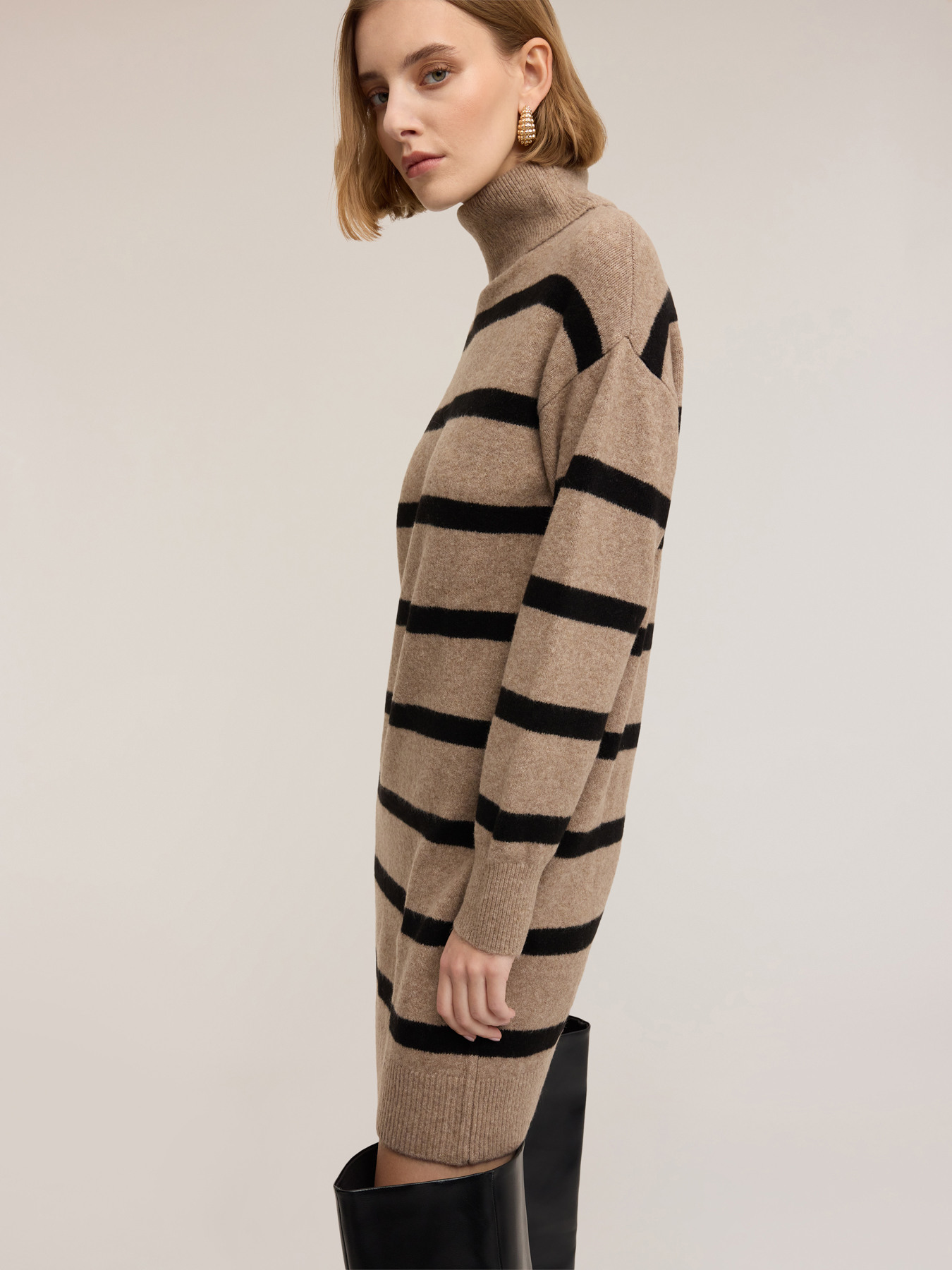 Striped knit dress image number 3