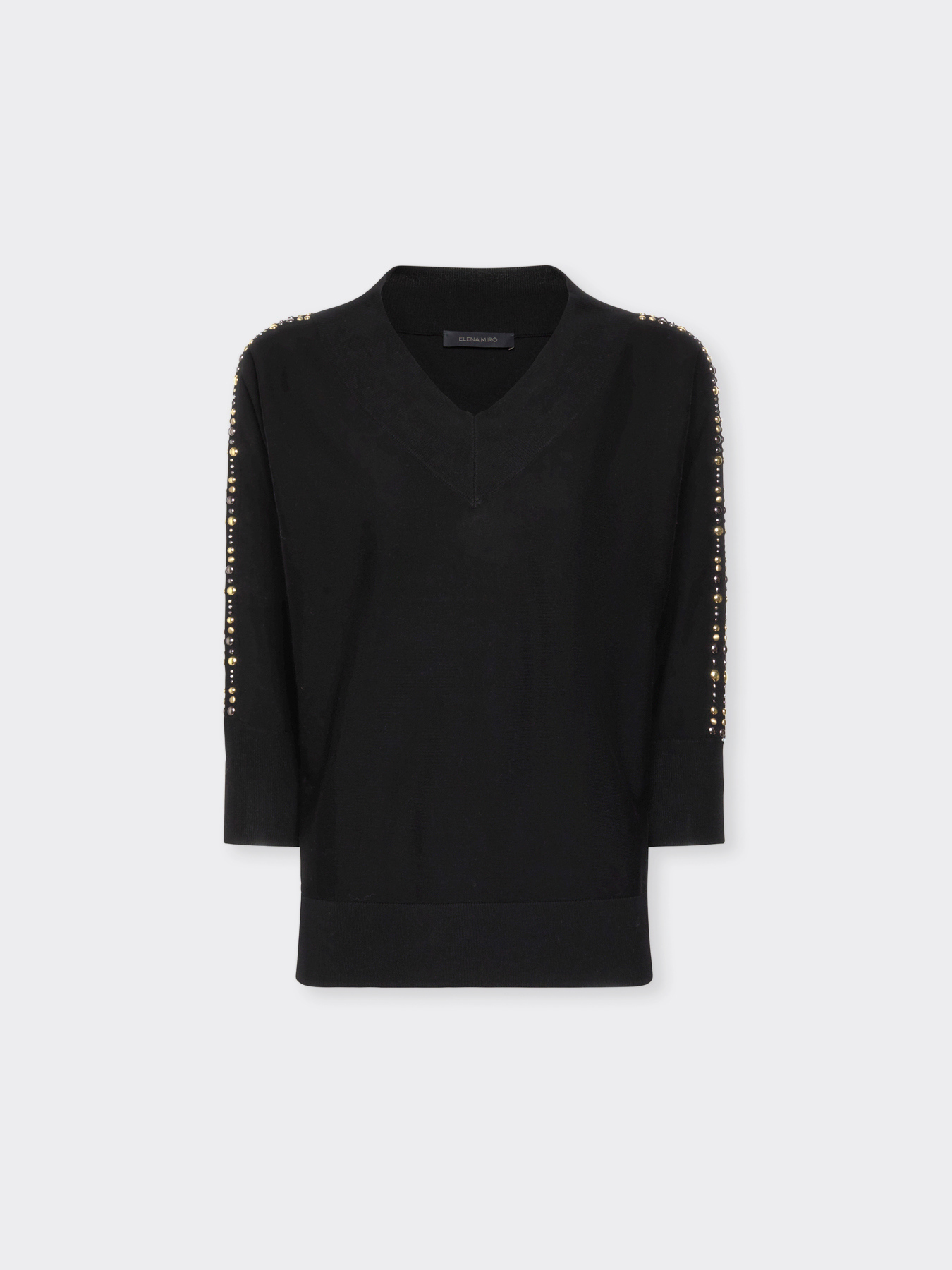 Pull avec des clous sur les manches image number 4