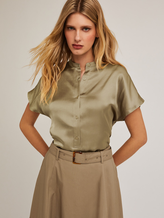Blusa bimaterica con colletto alla coreana