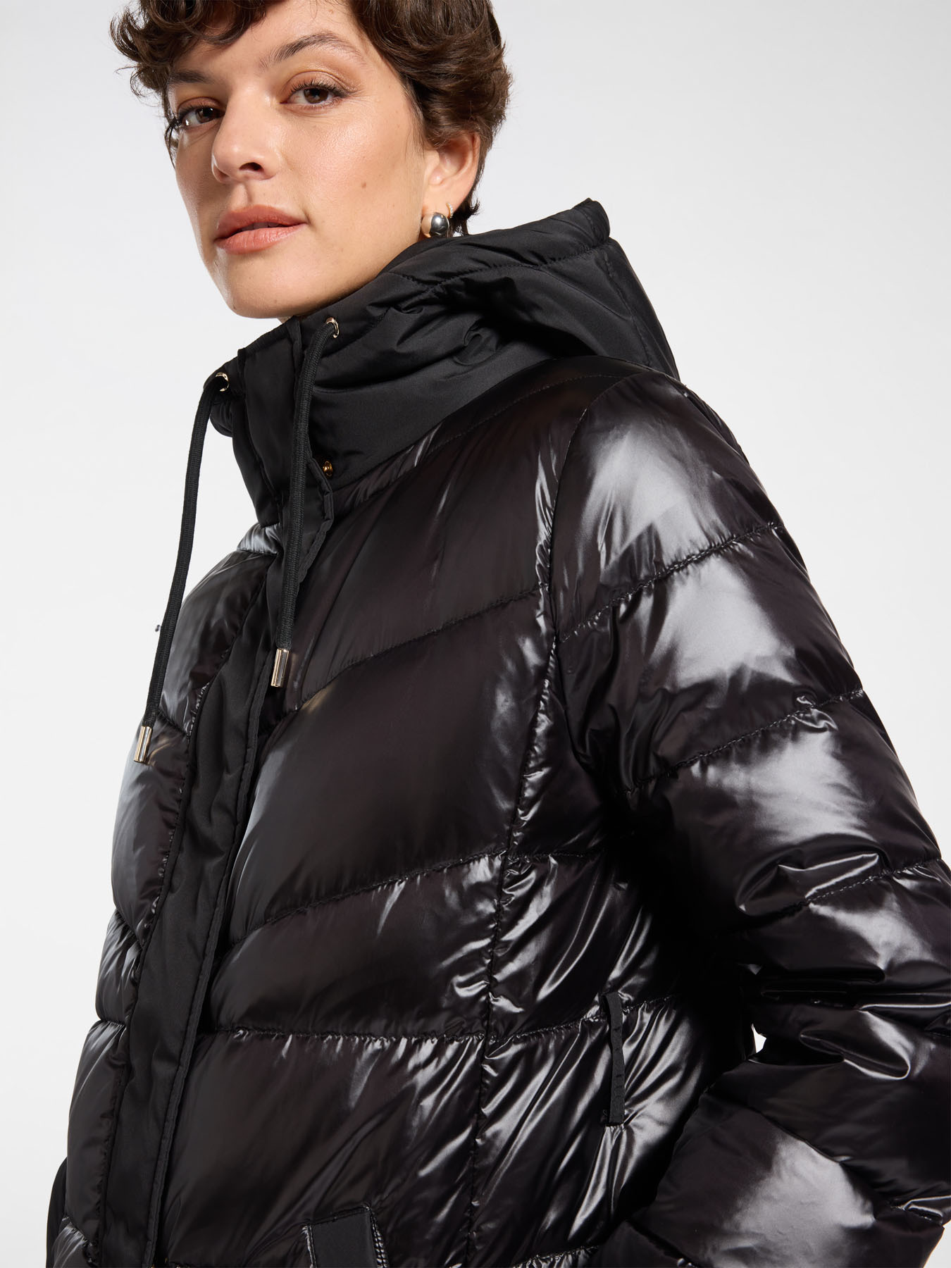 Quilted down jacket with hood image number 3