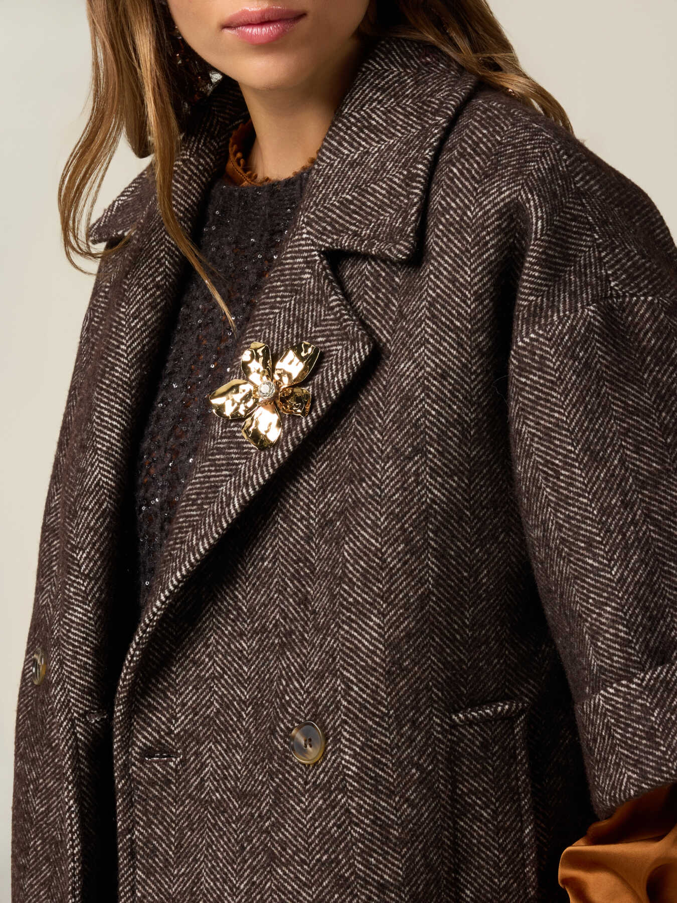 Cappa doppiopetto misto lana con spilla image number 2