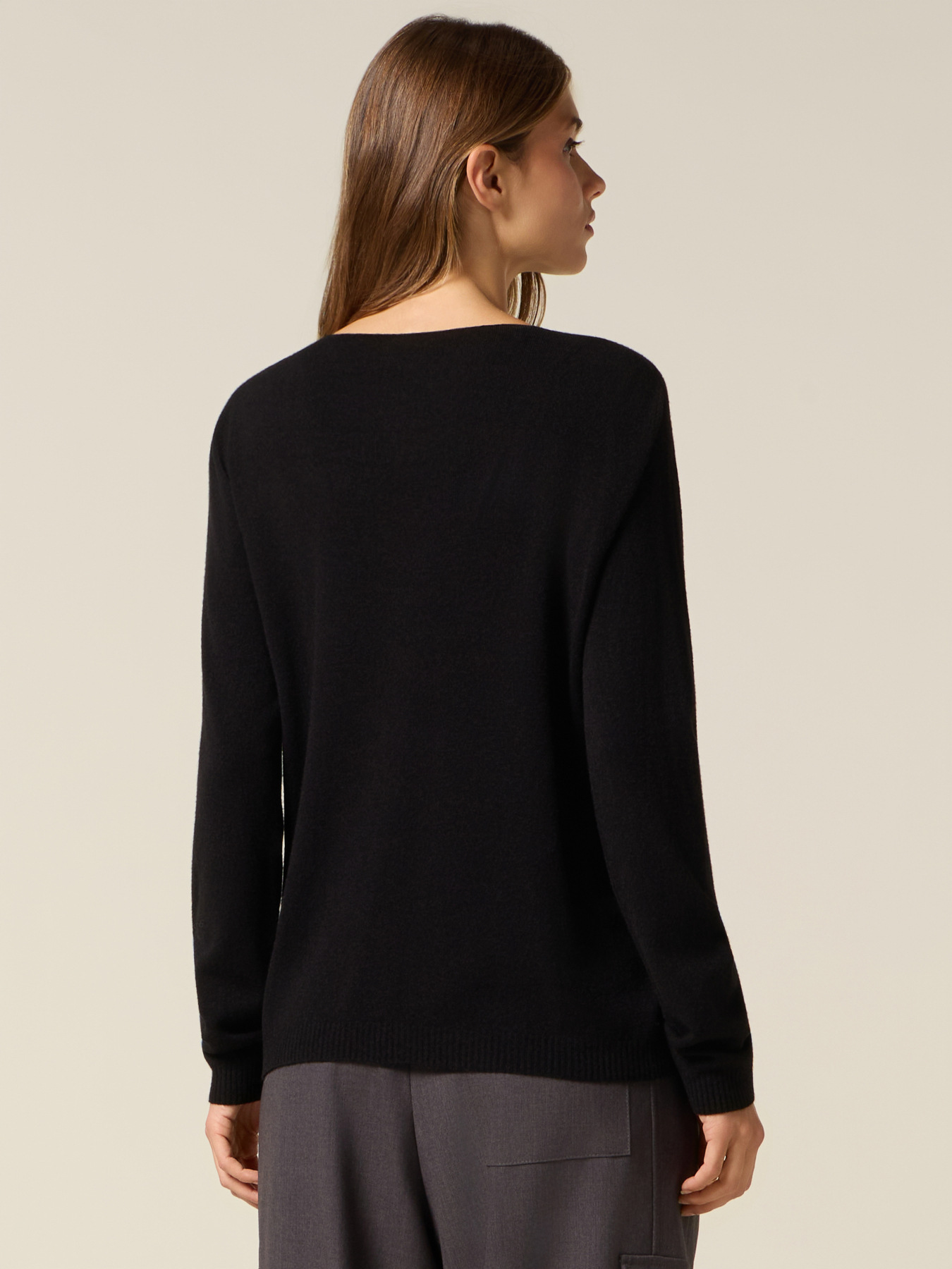 Maglia misto viscosa con scollo a V image number 1