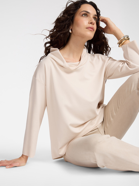 T-shirt with soft collar