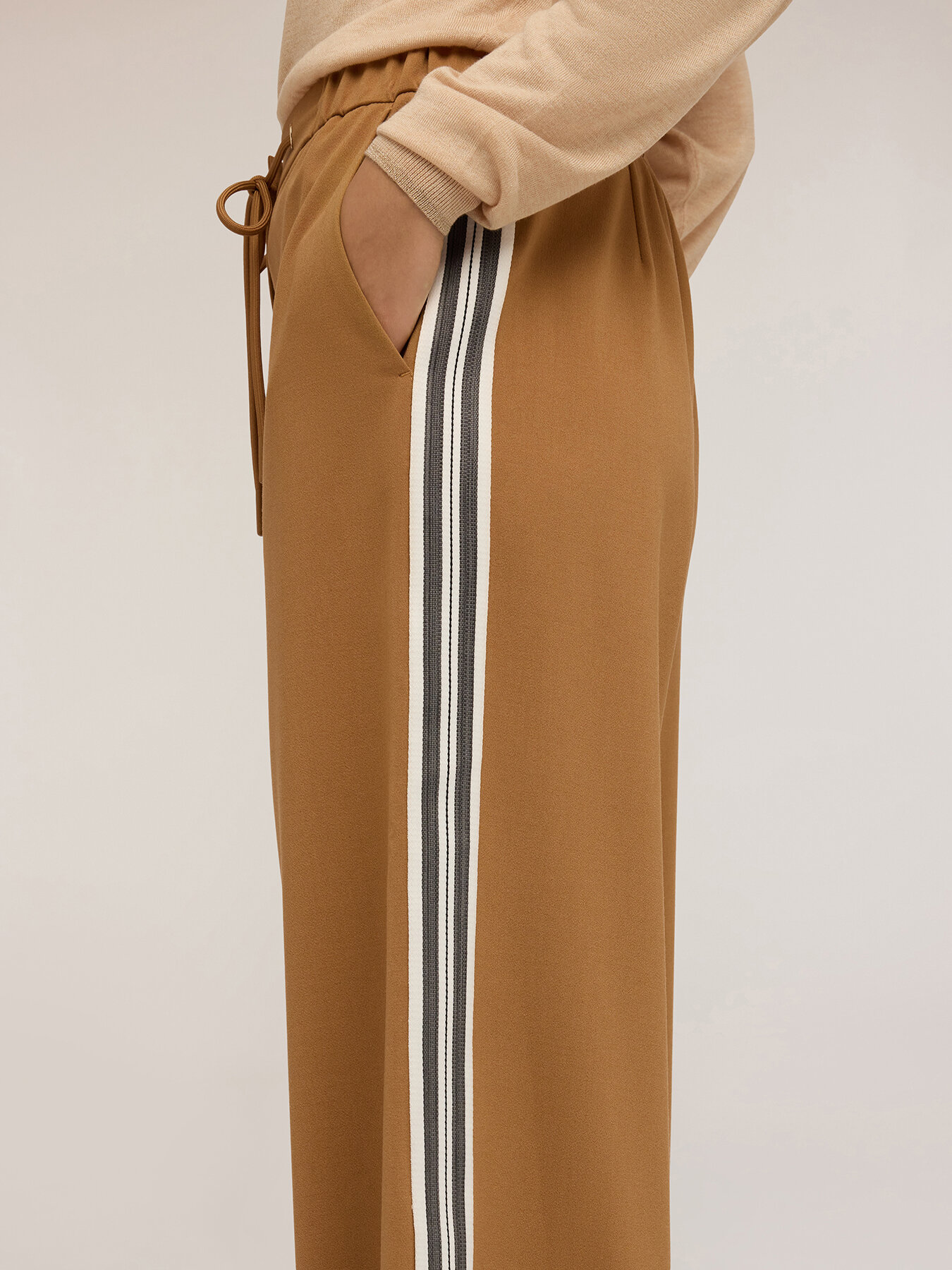 Palazzo pants with side stripe image number 3