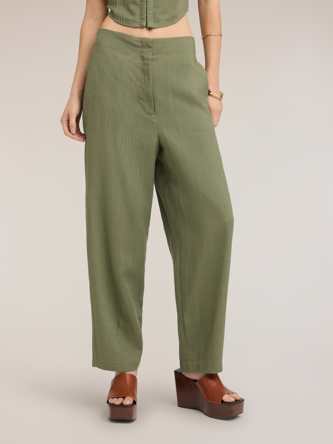 Pantalones con pinzas en el bajo de mezcla de lino image number 2