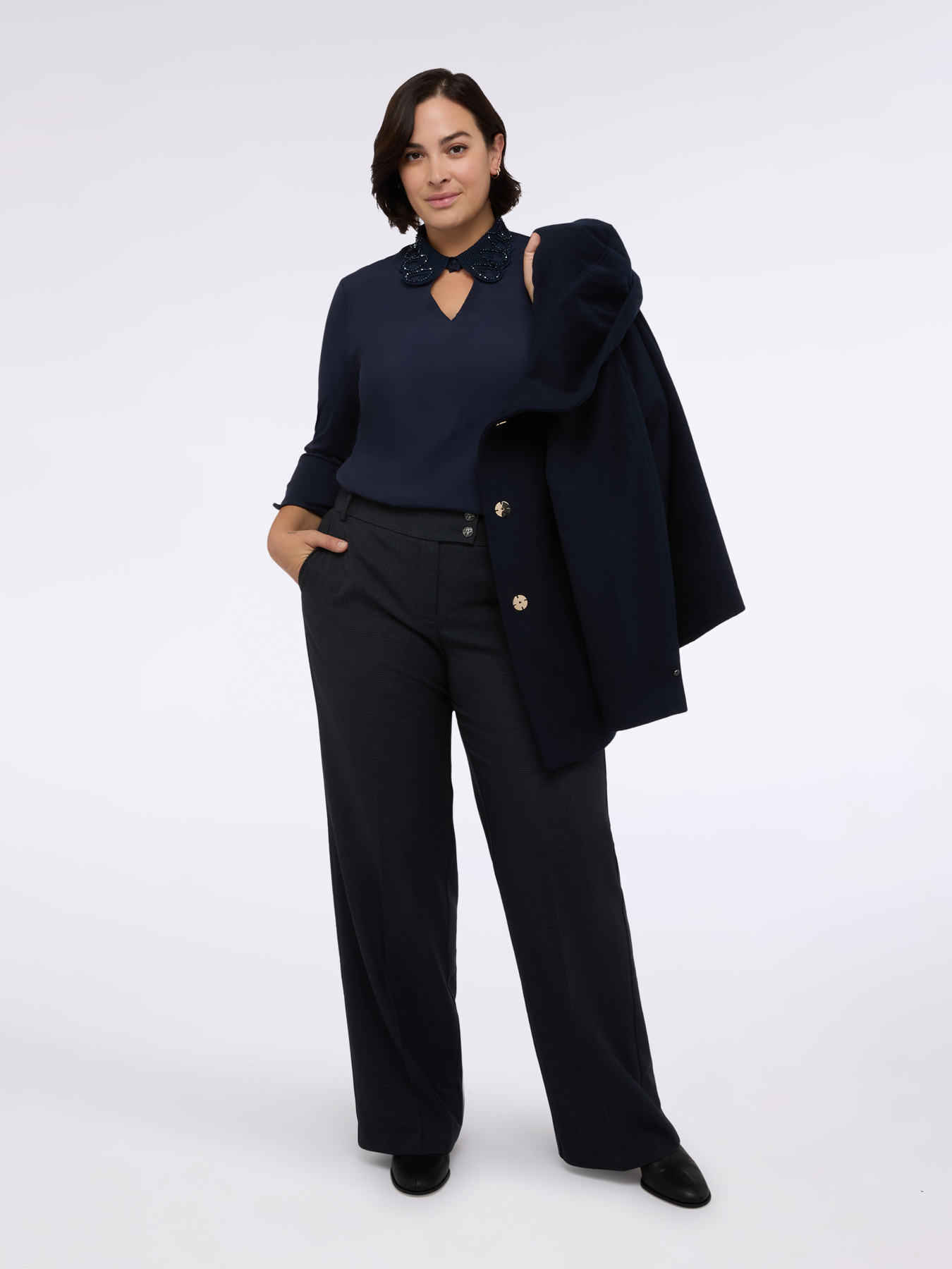 Pantaloni new regular con piega stirata image number 3