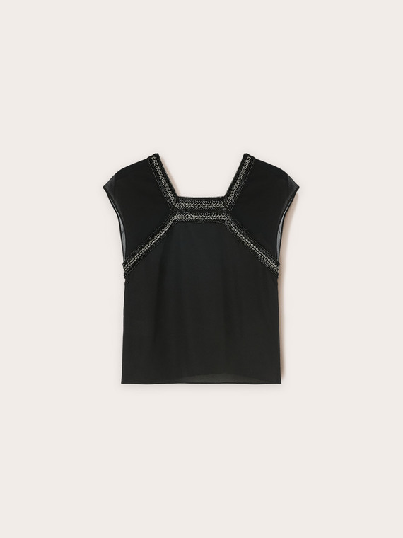Embroidered fluid blouse