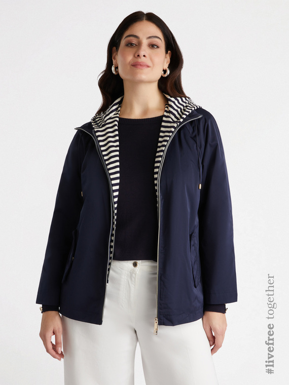 Parka mit gestreifter Kapuze
