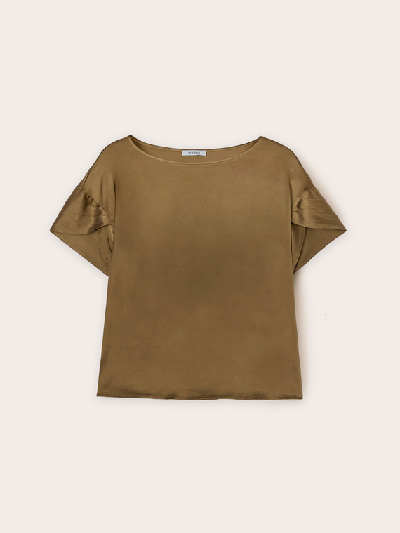 Blusa con mangas de pétalo